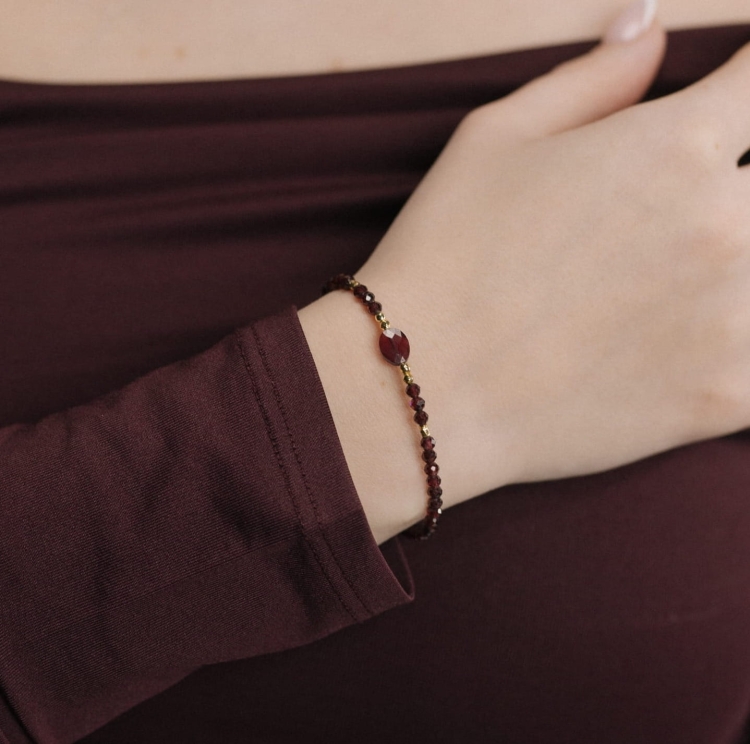 Złocona bransoletka z granatem | Garnet